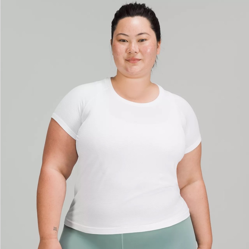 Swiftly Tech Short-Sleeve Shirt 2.0
Waist Length